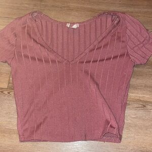 maroon cropped t shirt